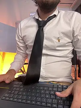 Samir_bear live cam on StripChat