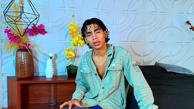 AlanCutee webcam