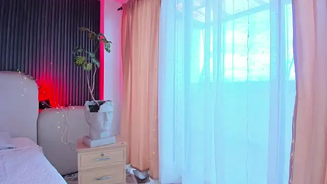 CarolineFyre webcam