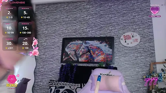 eyes_moonn live cam on StripChat