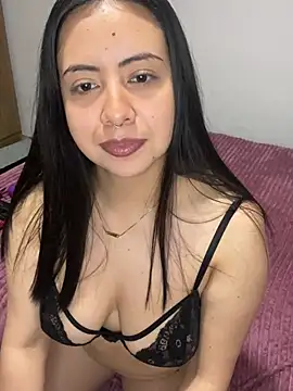 IvyVelvet_ live cam on StripChat
