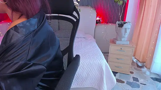 CarolineFyre webcam