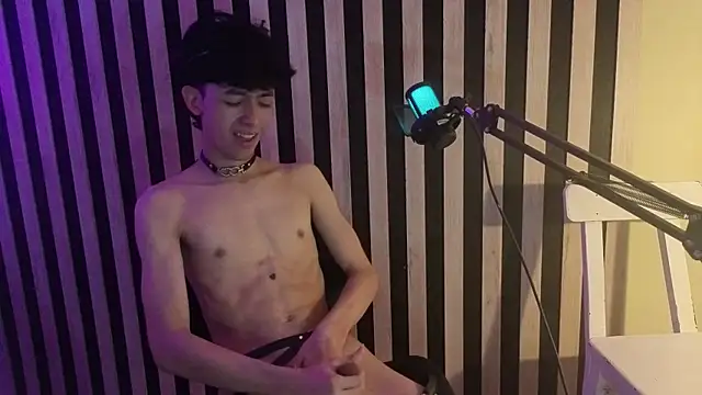 Twink_Sebas7 webcam