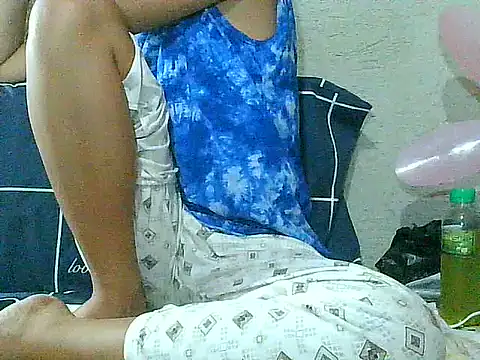 PinaySkinnyGirl webcam