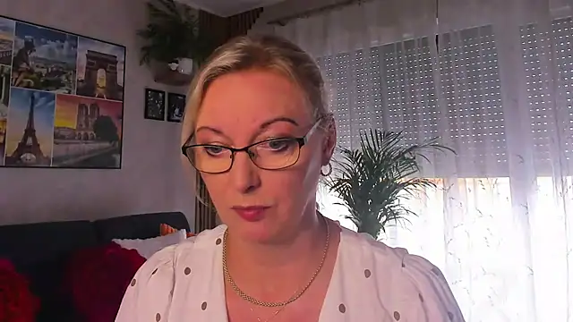 Watch vanessa_chat live on EroticFlix - High definition streams
