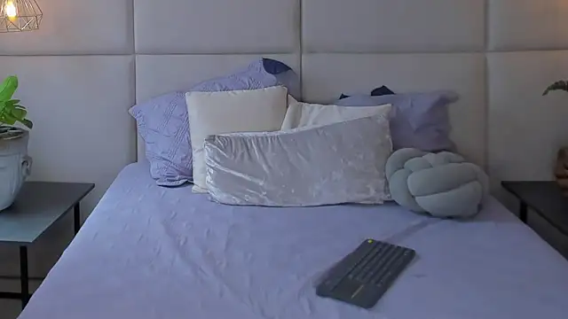 SamayRyann live cam on StripChat