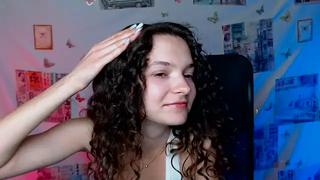 _susiesu_ (F teen) - show bra