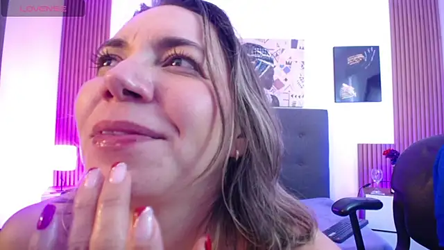 Watch milfsecret69 live on EroticFlix - High definition streams