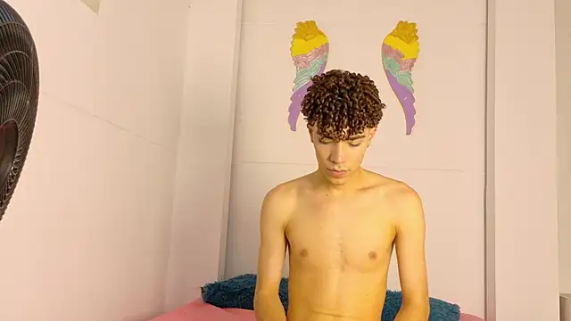monyel_blake (M twink) - Show your flaccid penis