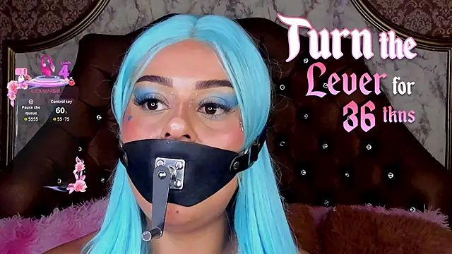 SoffiQueen webcam