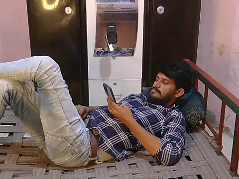 HotXKrish live Stripchat room
