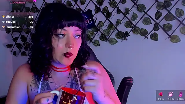 Kora_Red69 webcam