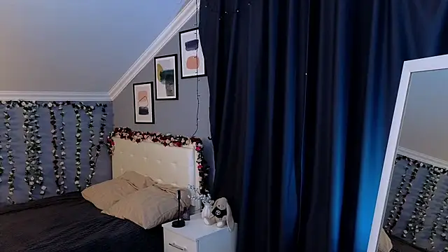Naomi_Demio webcam
