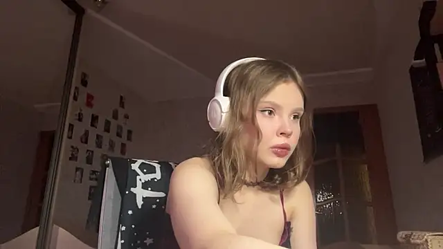 Vivienneyourdream webcam