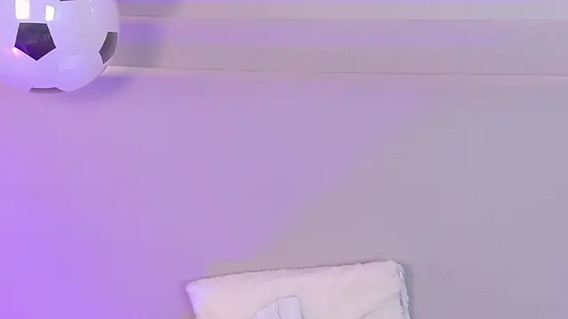 Watch NaomiKlarc live on EroticFlix - High definition streams