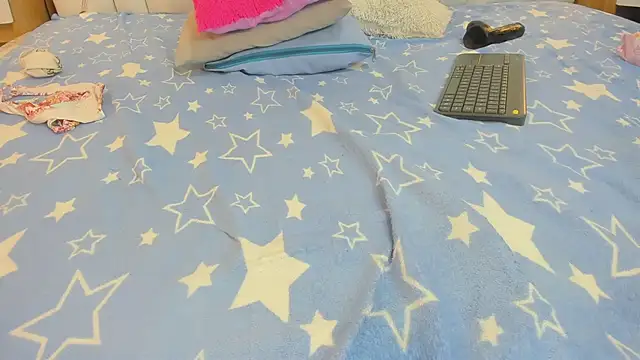 mask_red_girl webcam