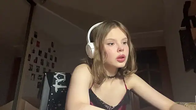 Vivienneyourdream webcam