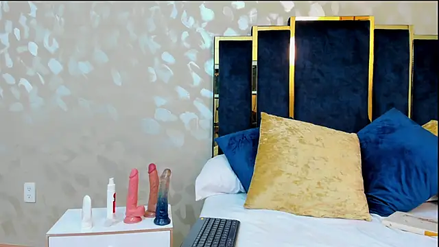 LunaaVelvets webcam