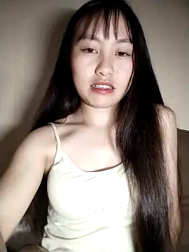 Cherry-squirtt live cam on StripChat