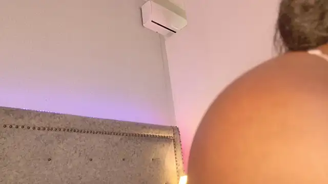 KayaBrown live cam on StripChat