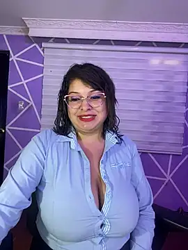 MiiaaJoness webcam