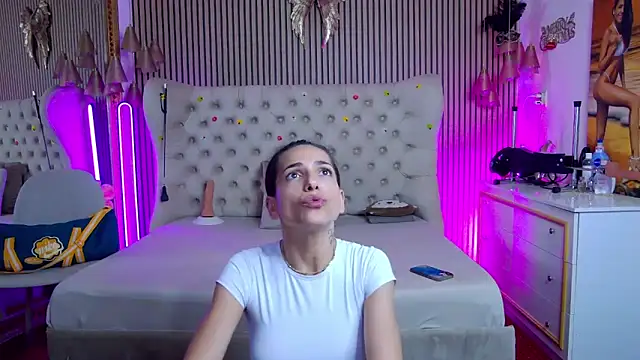 PlayfulShow live cam on StripChat