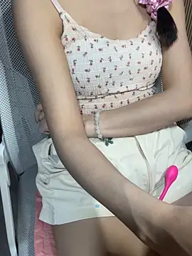Mina048 webcam