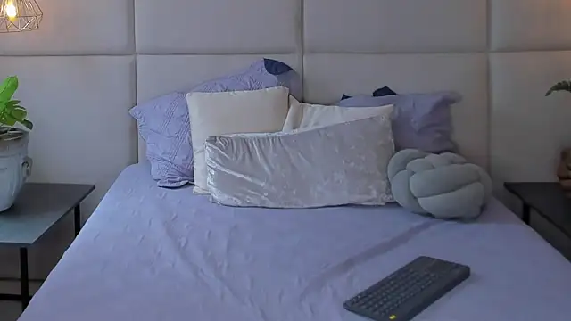 Watch SamayRyann live on EroticFlix - High definition streams