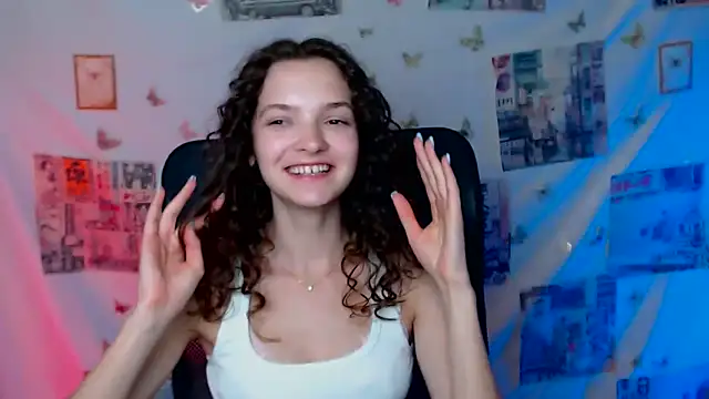 _susiesu_ (F teen) - show bra