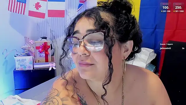 Watch Reginavegaa live on EroticFlix - High definition streams