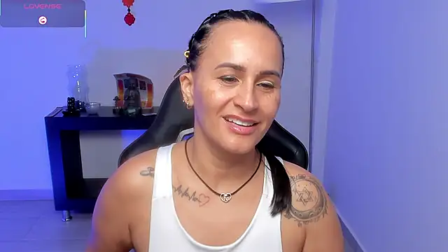 Sara_Charmy webcam