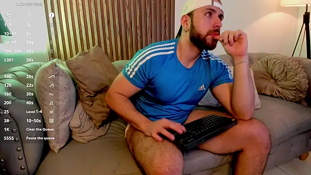 Maximo_Wolff live cam on StripChat