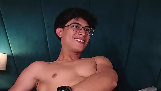 Aaron_Eze webcam