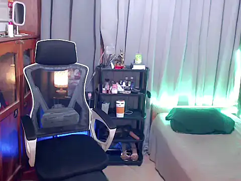 UrAsianGoddess webcam