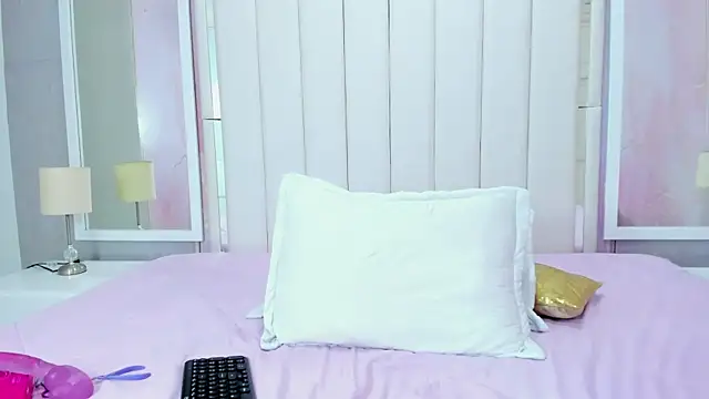 arietta_skinny webcam