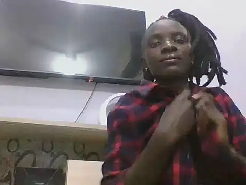 ebonypetite2 live cam on StripChat