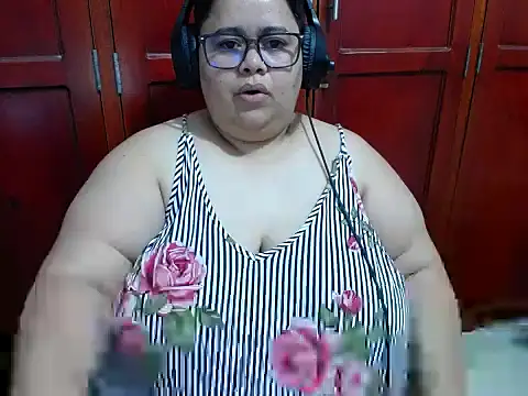 hotlesby4uxxx webcam