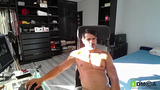 latinoo23bom webcam
