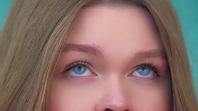 CrystalLyons webcam
