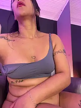 BellaFernandez__ webcam