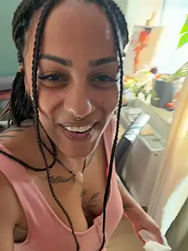 SweetPetiteNoir webcam