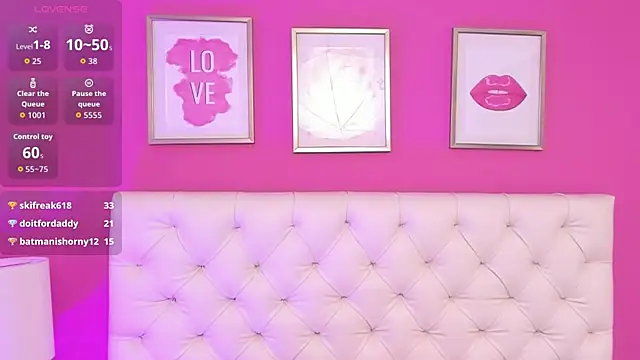 Watch HollyBloom_ live on EroticFlix - High definition streams