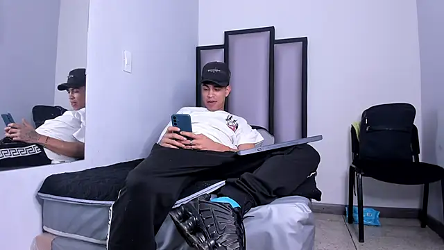 Alejitoo_23 webcam