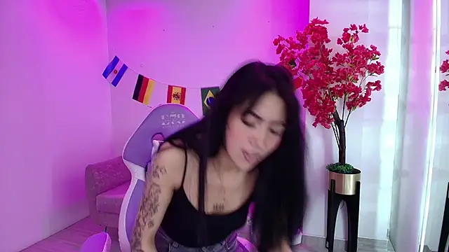 Rainy_doll live cam on StripChat