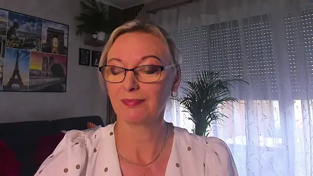 Watch vanessa_chat live on EroticFlix - High definition streams