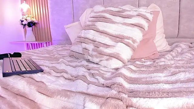 cherlyn_1 (F young) - dildo in pussy