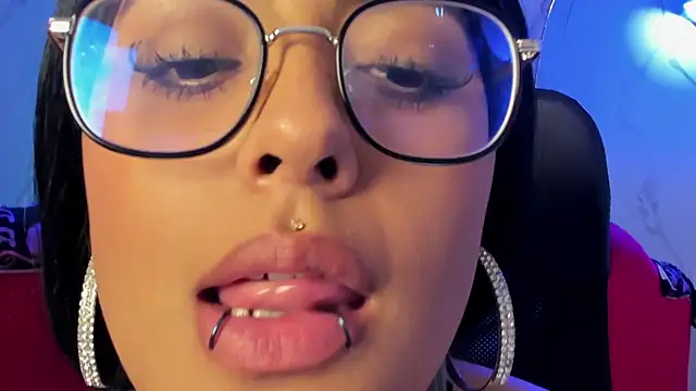 Watch Lovely_celeste live on EroticFlix - High definition streams