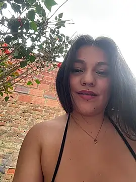 emily_gomezz's live room