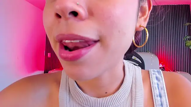 CarolineFyre webcam