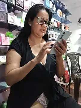 keilymadam live Stripchat room